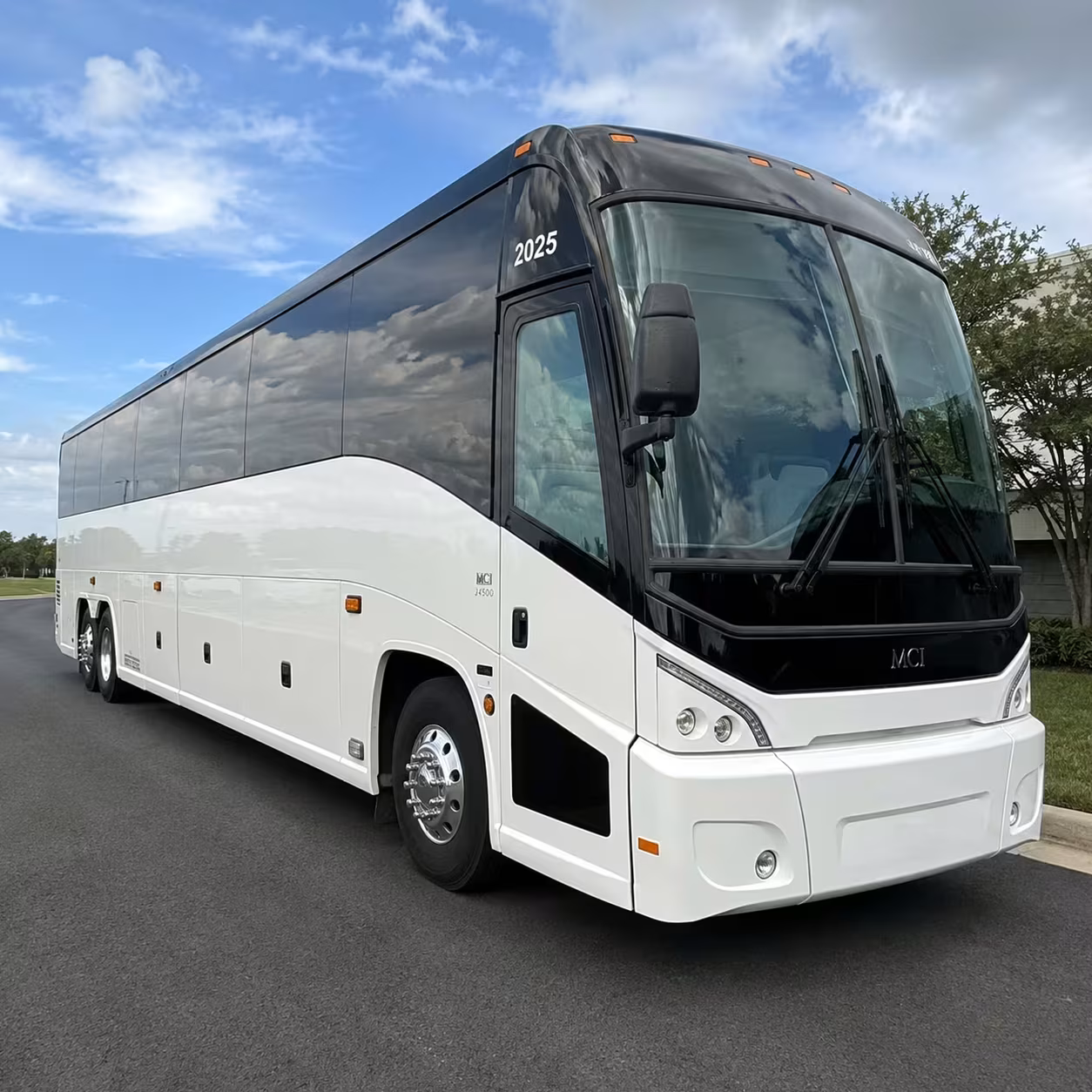 construction and workforce bus rentals for boynton beach job sites